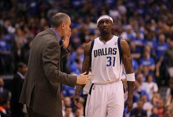 Dallas Mavericks head coach Rick Carlisle talks with guard Jason Terry