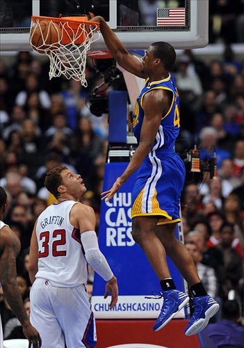 Harrison Barnes dunks Harrison Barnes dunks